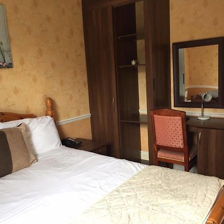The Pines Guest Accommodation Chippenham  Zewnętrze zdjęcie
