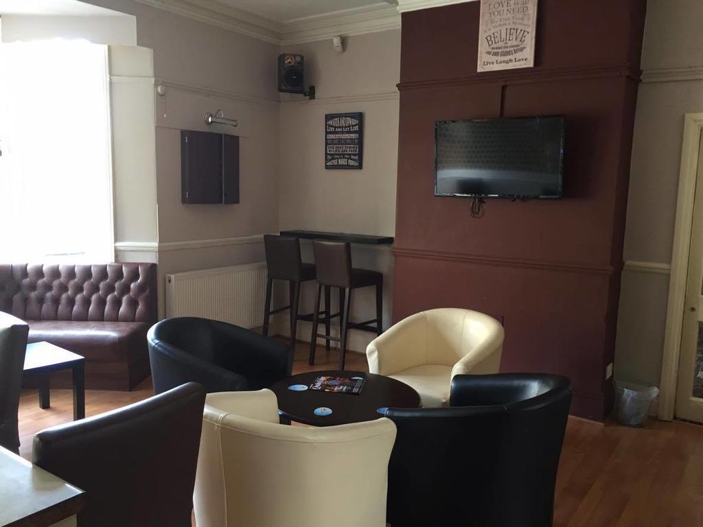 The Pines Guest Accommodation Chippenham  Zewnętrze zdjęcie