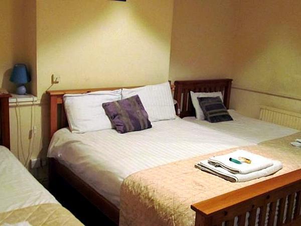 The Pines Guest Accommodation Chippenham  Zewnętrze zdjęcie
